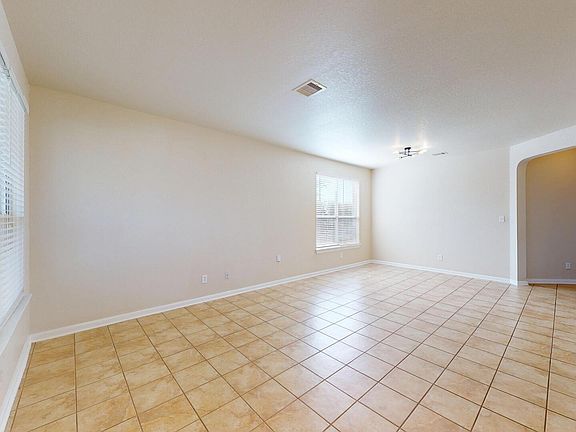 4th image of 101 Springtree Cliff