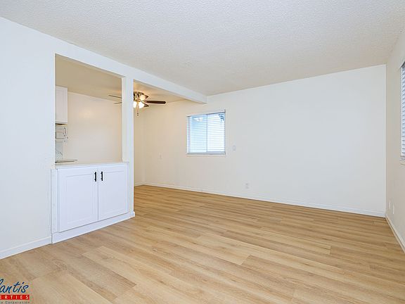 3rd image of 1088 Roewill Dr #4