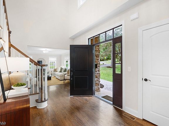 3rd image of 5 Harrison Dr