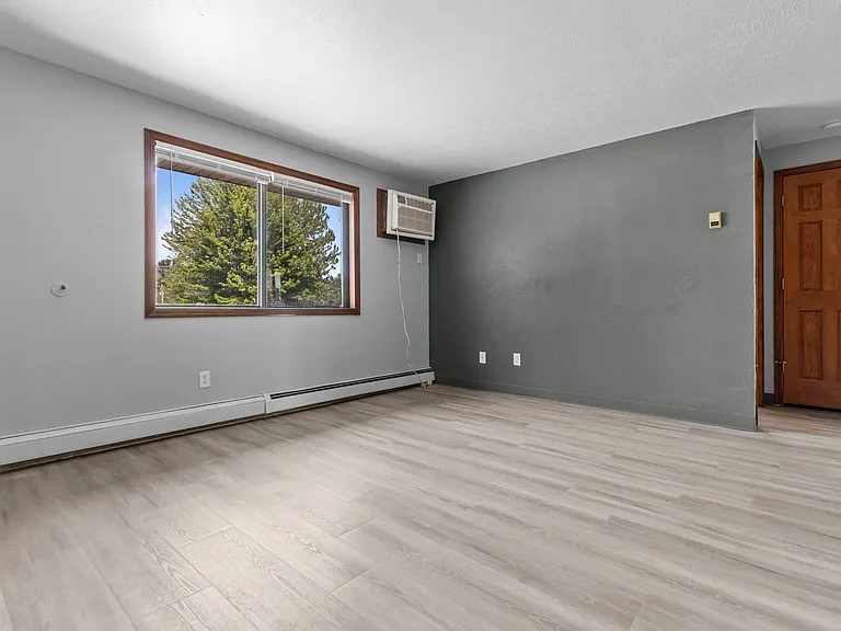 Moraine Terrace Apartments — Photo 12