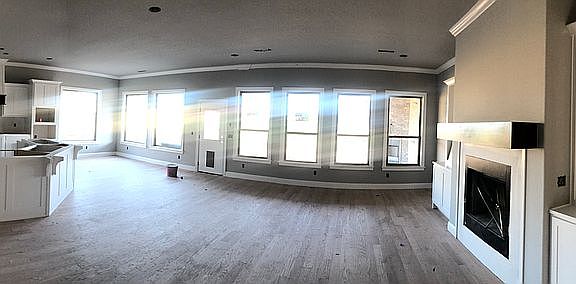 5th image of 1600 Ella Pl
