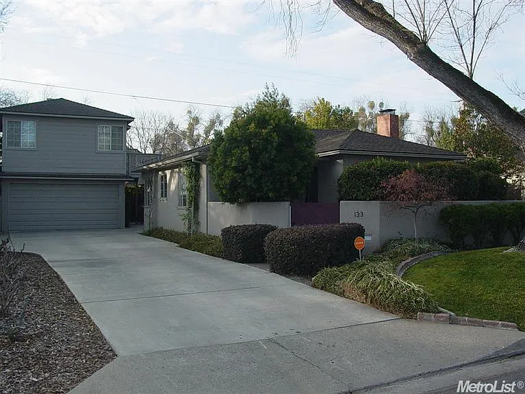 133 Chabot Ct photo 1