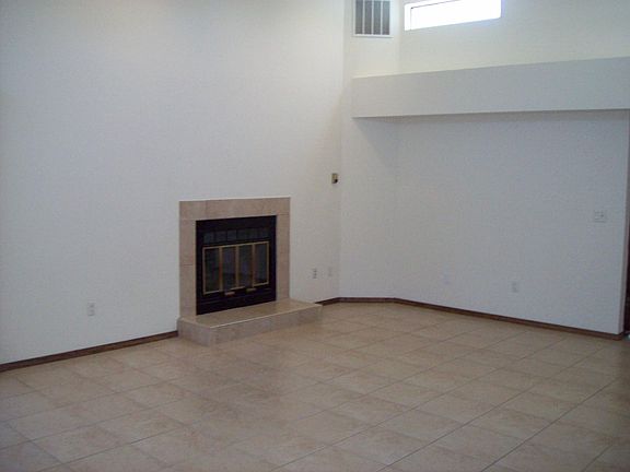 4th image of 6028 Knollwood Dr NE