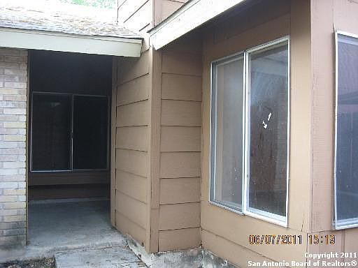3rd image of 9742 Meadow Dr