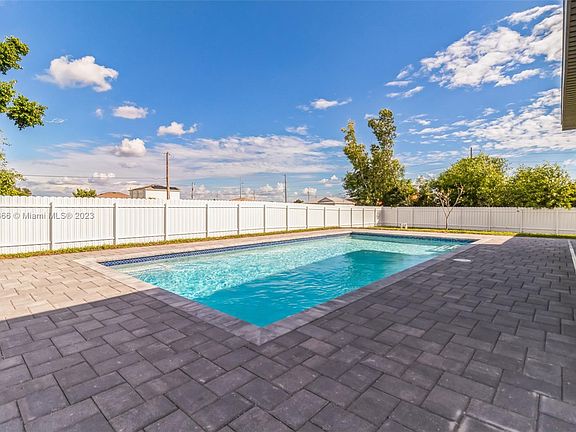 3rd image of 2421 NE Juanita Pl