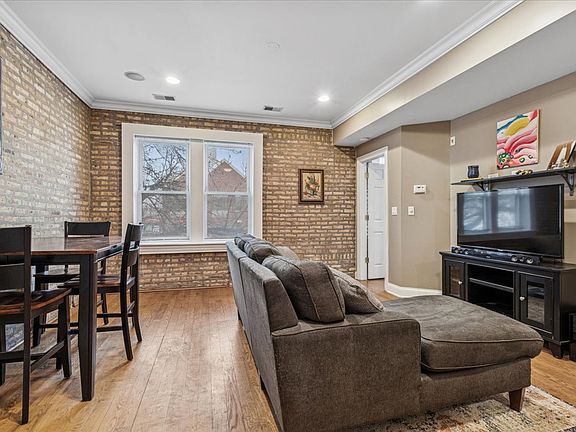 3rd image of 6146 N Ravenswood Ave APT 2