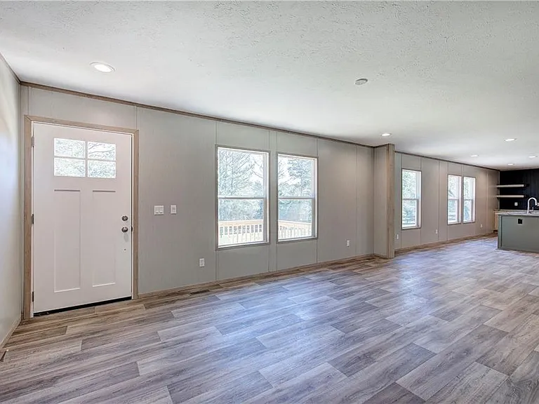 81 Popham Rd — Photo 4