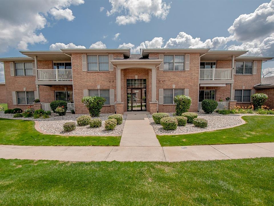 1st image of 9840 Wildwood Ct Unit 2-C