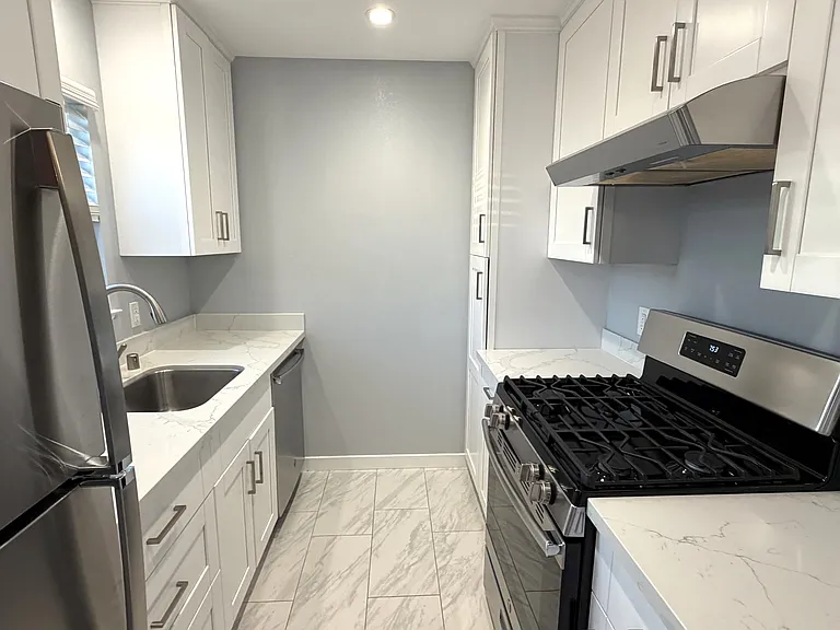 470 19th Ave #F — Photo 7