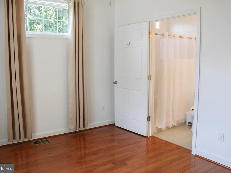 335 S Commerce St — Photo 22