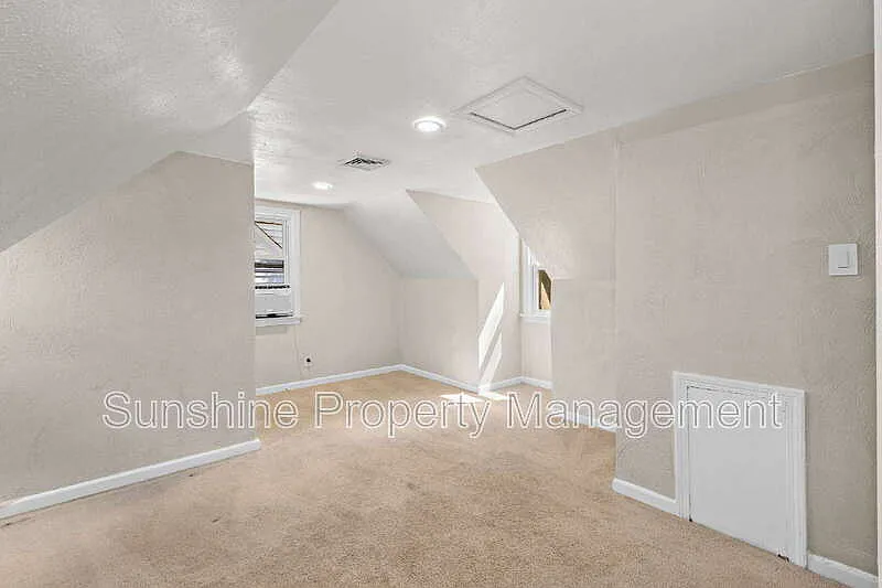 4 bed, 2.0 bath, 1500 sqft, $2,300 — Photo 2