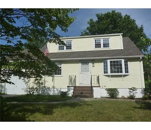 26 Lois Ave photo 1