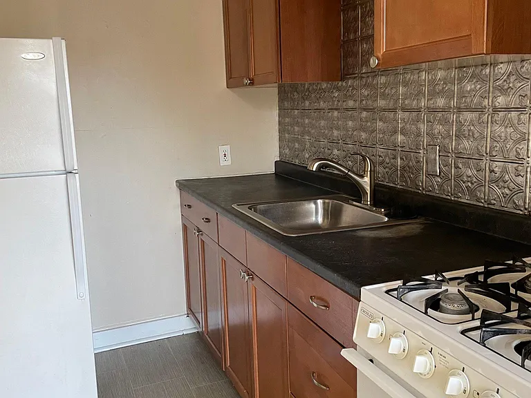 239 Andrews St #4 — Photo 8