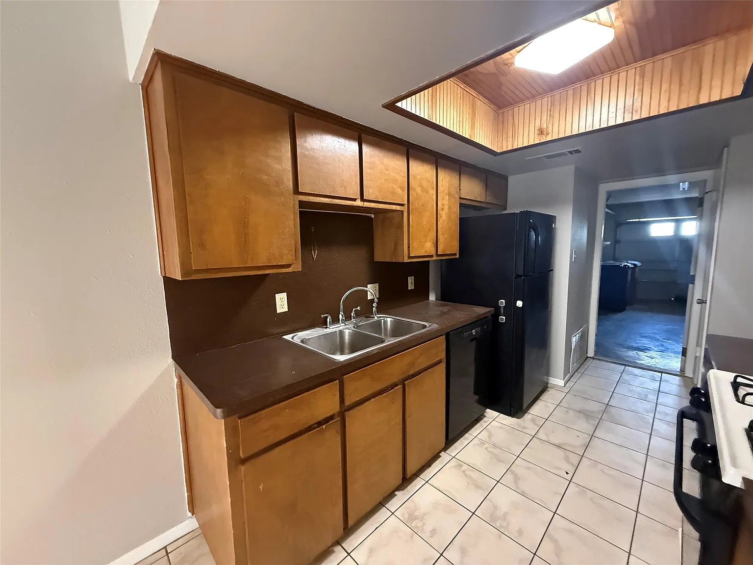 2 bed, 1.5 bath, 1071 sqft, $1,570 — Photo 2