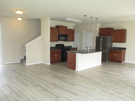 5th image of 812 Hayes Point Cir