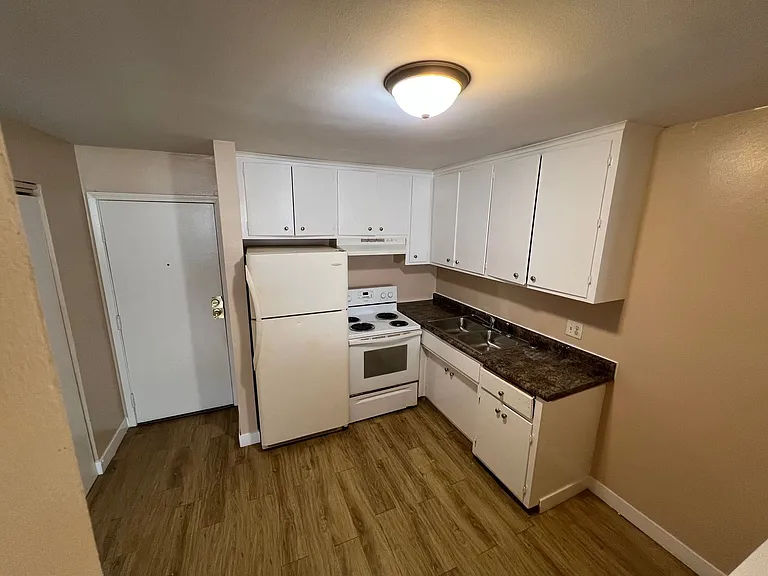 1015 York Ave — Photo 11