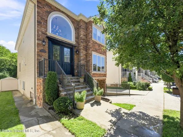35 Brookside Loop, Staten Island, NY 10309