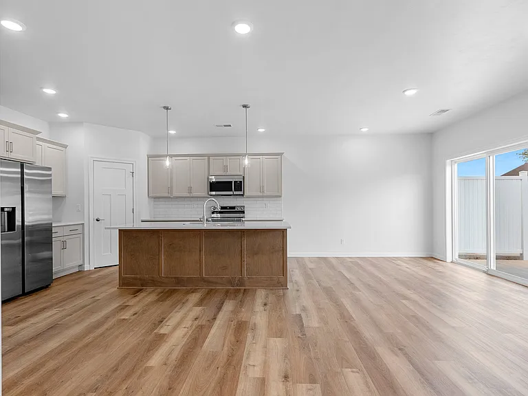 2718 Saffron Pl — Photo 2