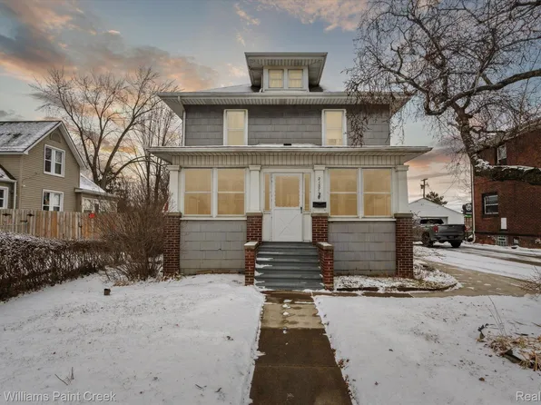 21371 Cass Ave, Clinton Township, MI 48036