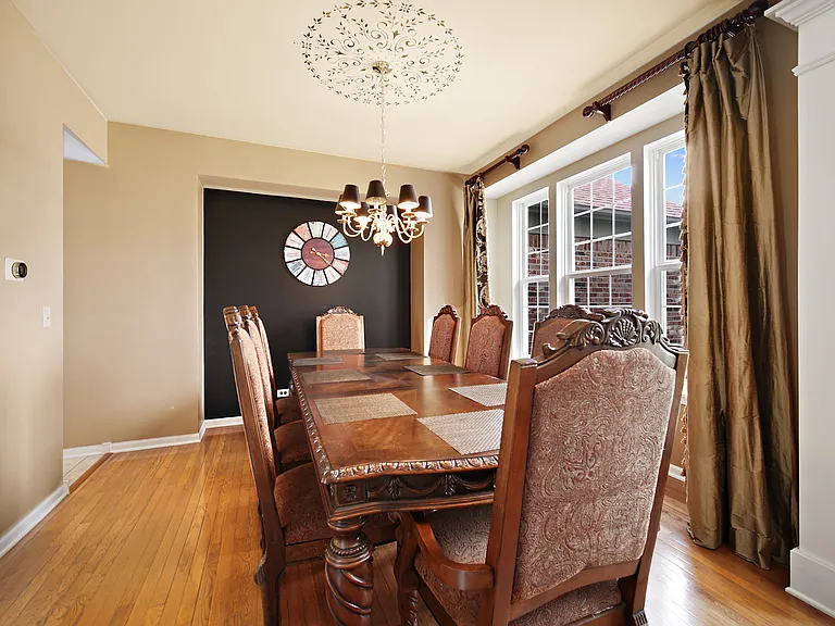 1044 Oakhill Dr — Photo 11