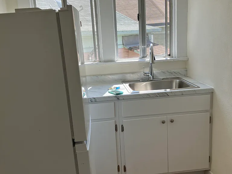218 Glendale Blvd #3 — Photo 1
