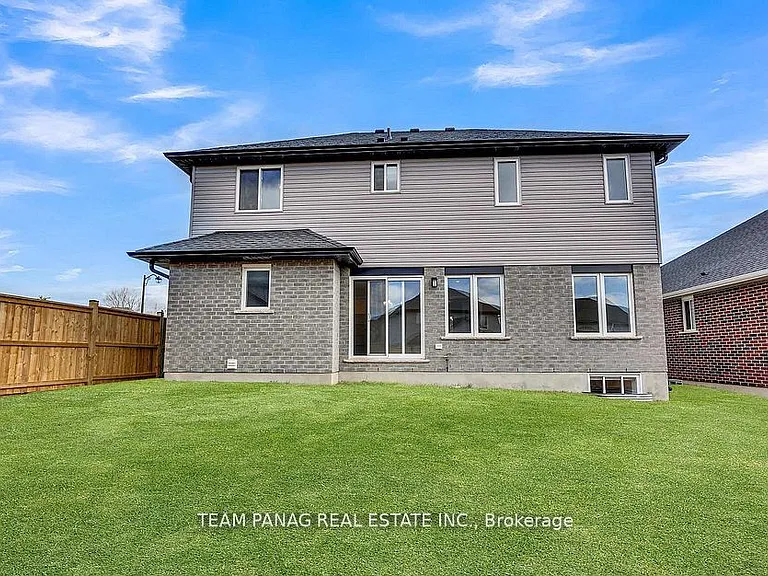 16 Berardi Cres — Photo 29