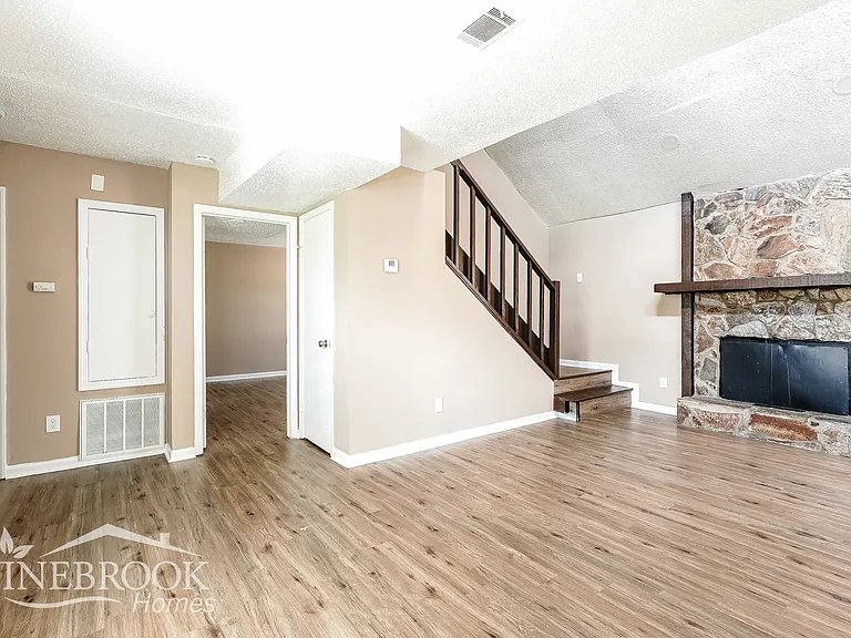 3716 Clayborn Dr — Photo 5