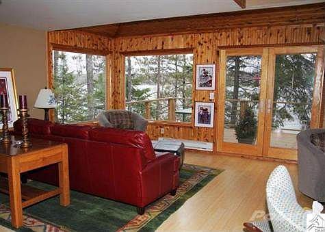 Windows on three sides to enjoy the lake, the sunshine, the wind in the trees