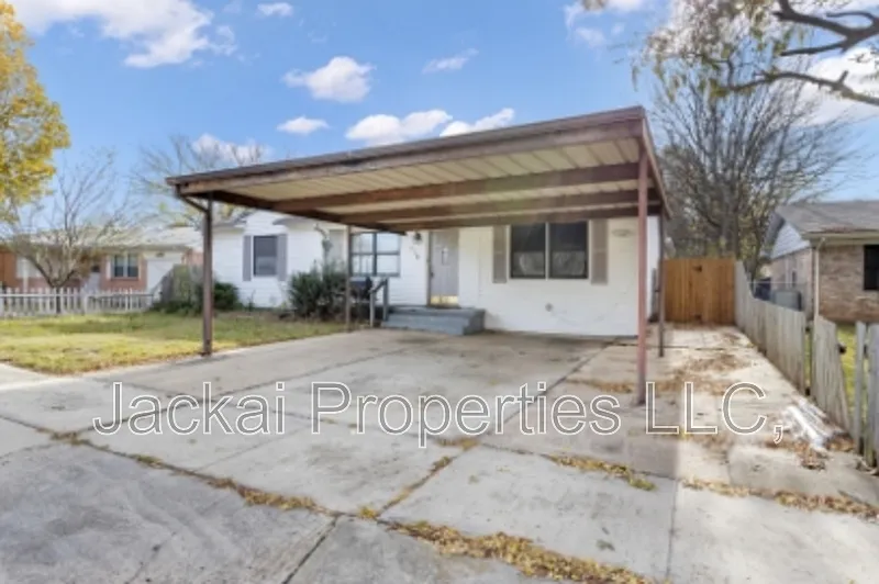 3 bed, 1.0 bath, 1052 sqft, $1,195 — Photo 3