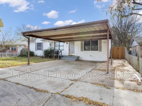 3rd image of 814 E Centennial St