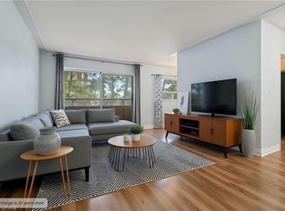 11 Woodman Dr S #203, Hamilton, ON L8K4E3