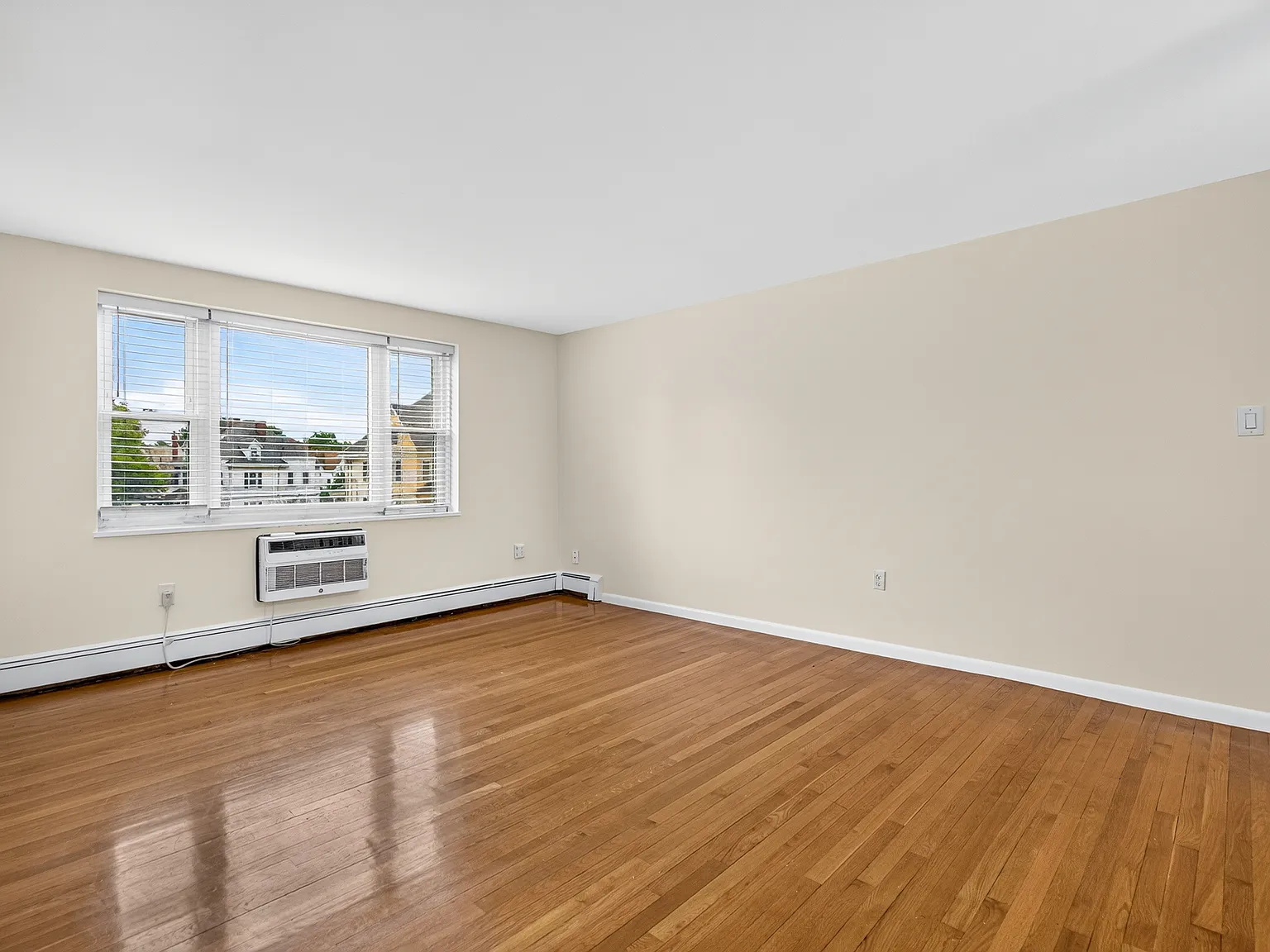 2 bed, 720 sqft, $2,500 — Photo 4