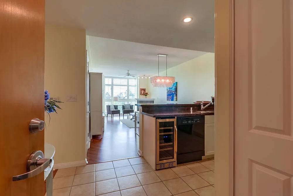 2 bed, 1070 sqft, $3,850 — Photo 2