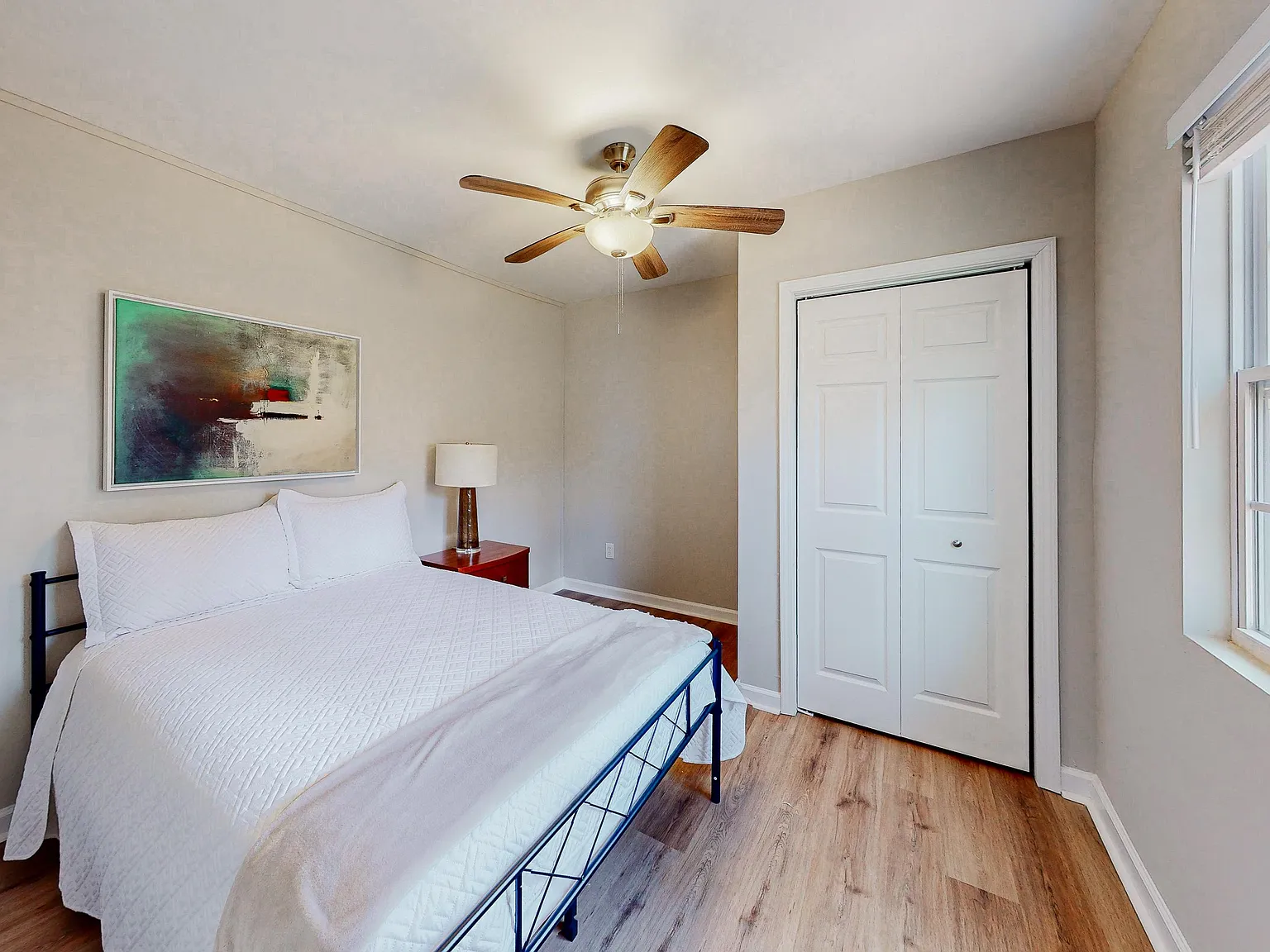 4 bed, 2.0 bath, 1560 sqft, $910 — Photo 1