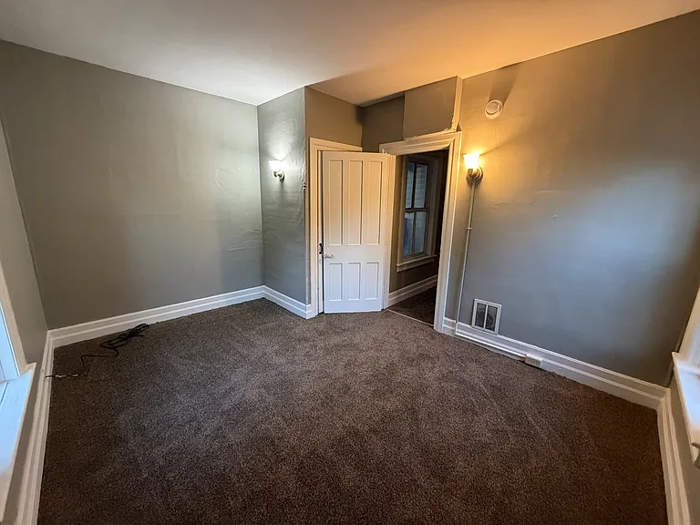 213 Clinton St — Photo 8