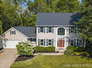 3332 Falcon Ridge Ct NE, Grand Rapids, MI 49525