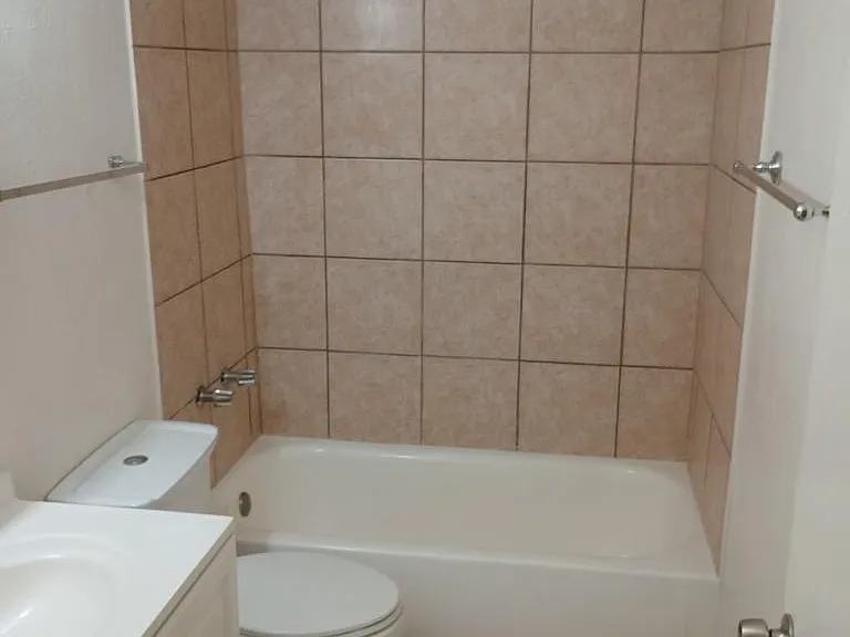 401 N D St #15 — Photo 3