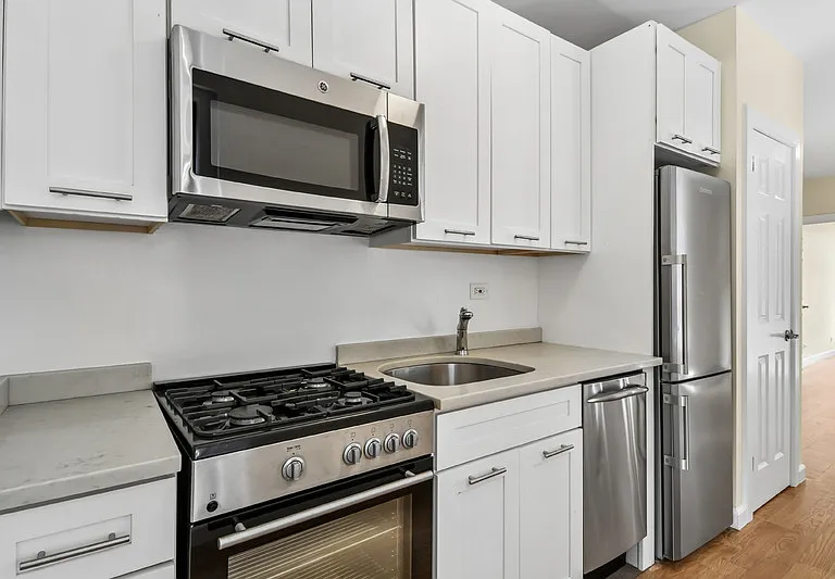 17 Greenwich Ave #5 — Photo 10