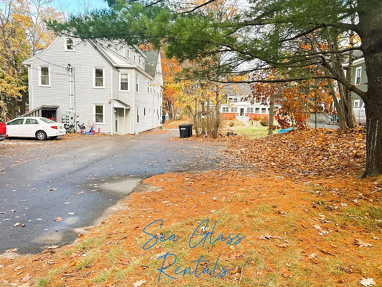 Pleasant St — Photo 13