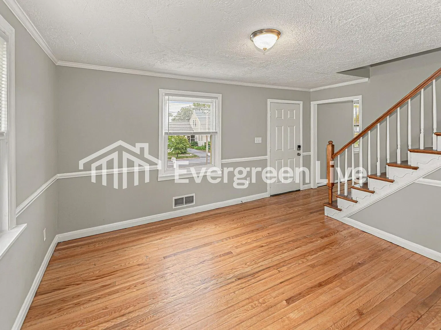 4 bed, 1.5 bath, 2043 sqft, $2,445 — Photo 4