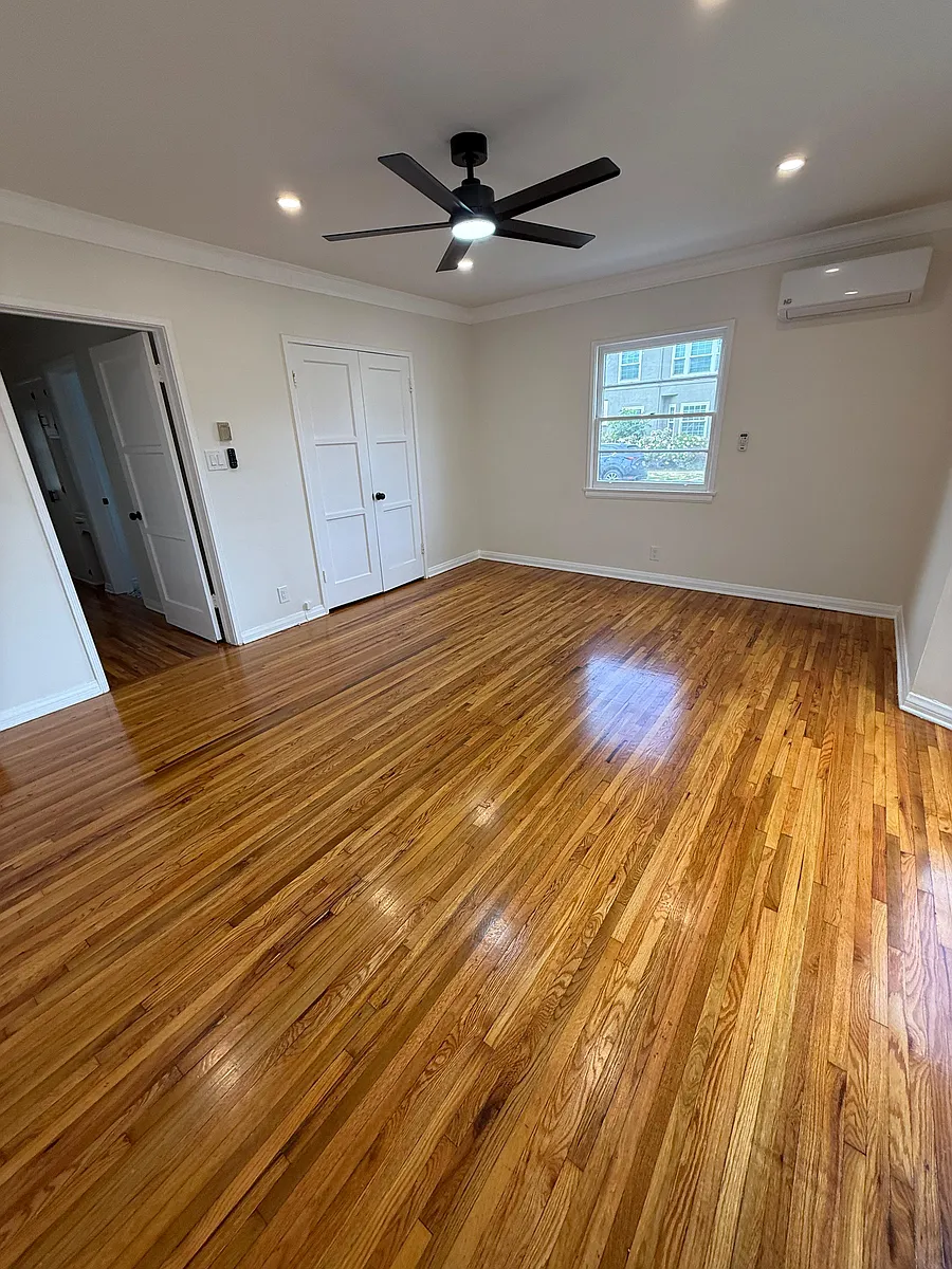 Building Photo - 8686 W Olympic Blvd #3