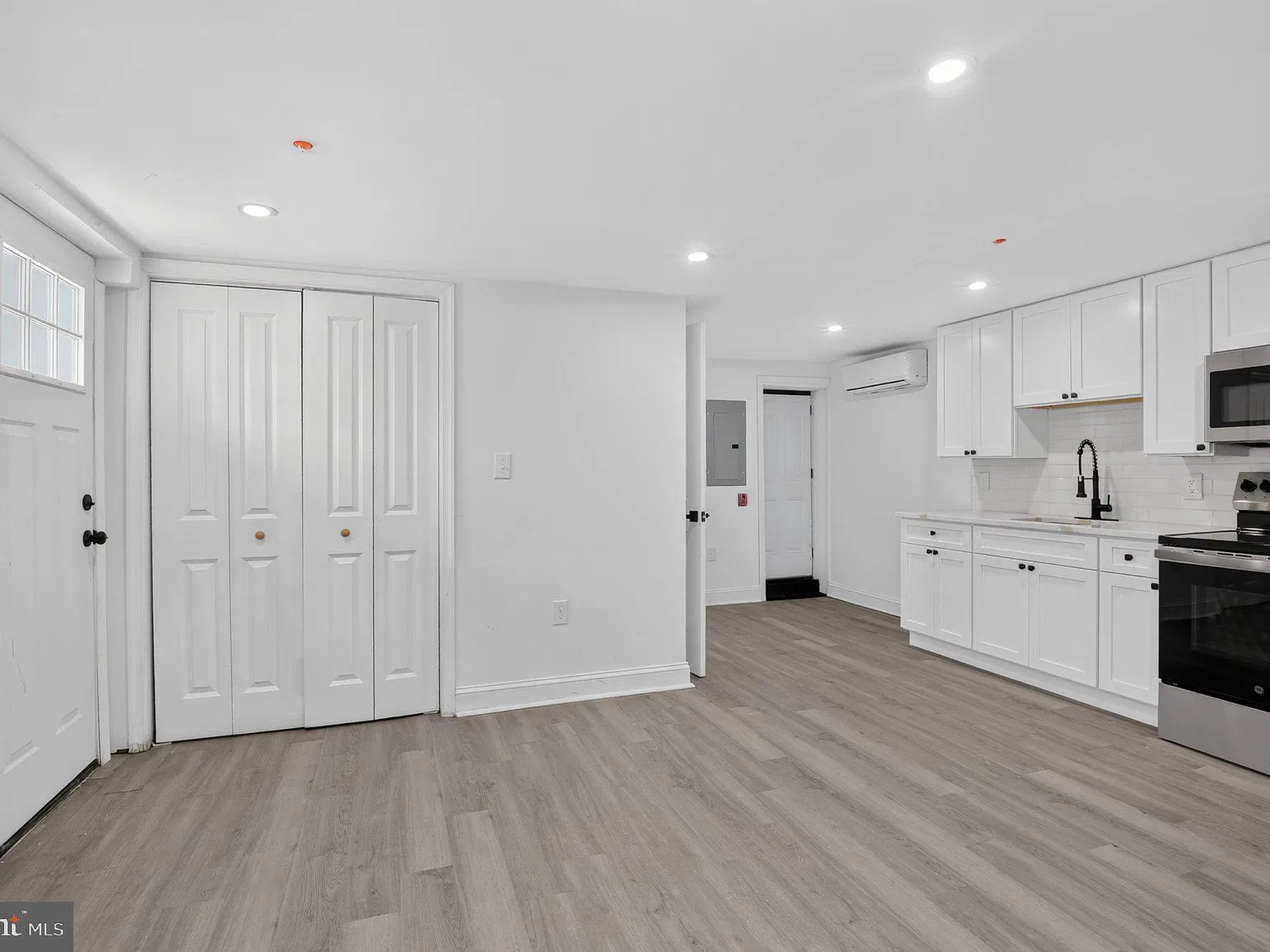 1 bed, 1.0 bath, $1,295 — Photo 3