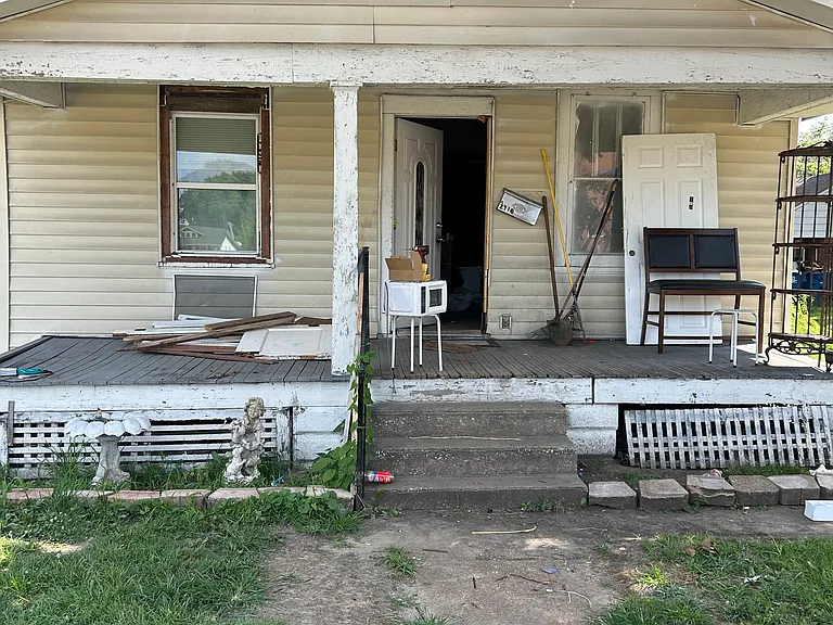 2410 Sheridan Ave — Photo 1