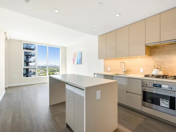 4168 Lougheed Hwy #2804, Burnaby, BC V5C 0N9