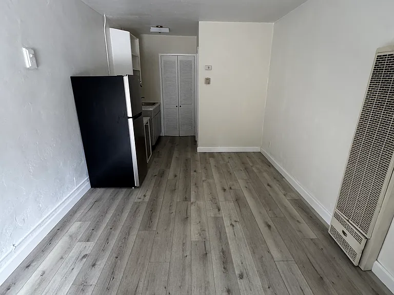 21520 E Cliff Dr #14 — Photo 2