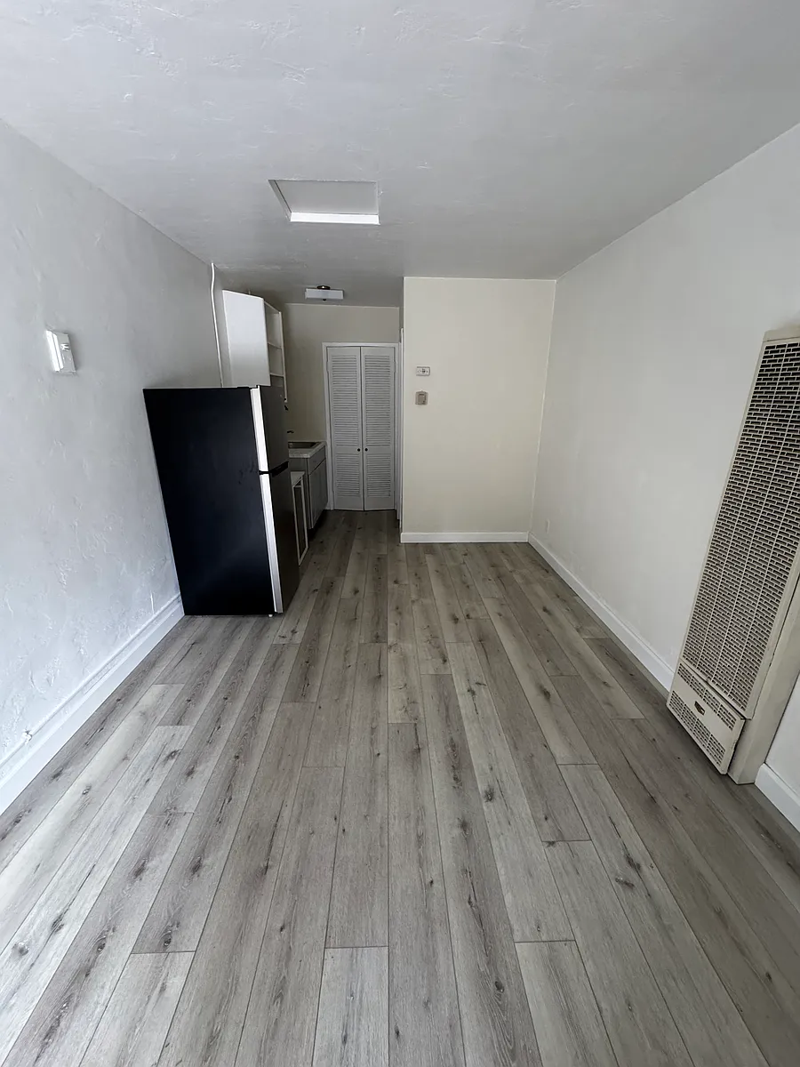 Building Photo - 21520 E Cliff Dr #14