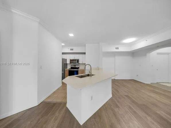 9172 Collins Ave APT 212, Surfside, FL 33154