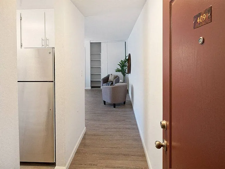 Three Crown Apartments — Photo 16