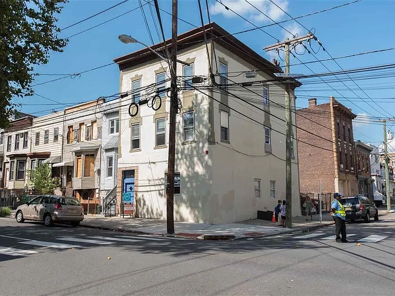76 Bowers St #3 — Photo 13