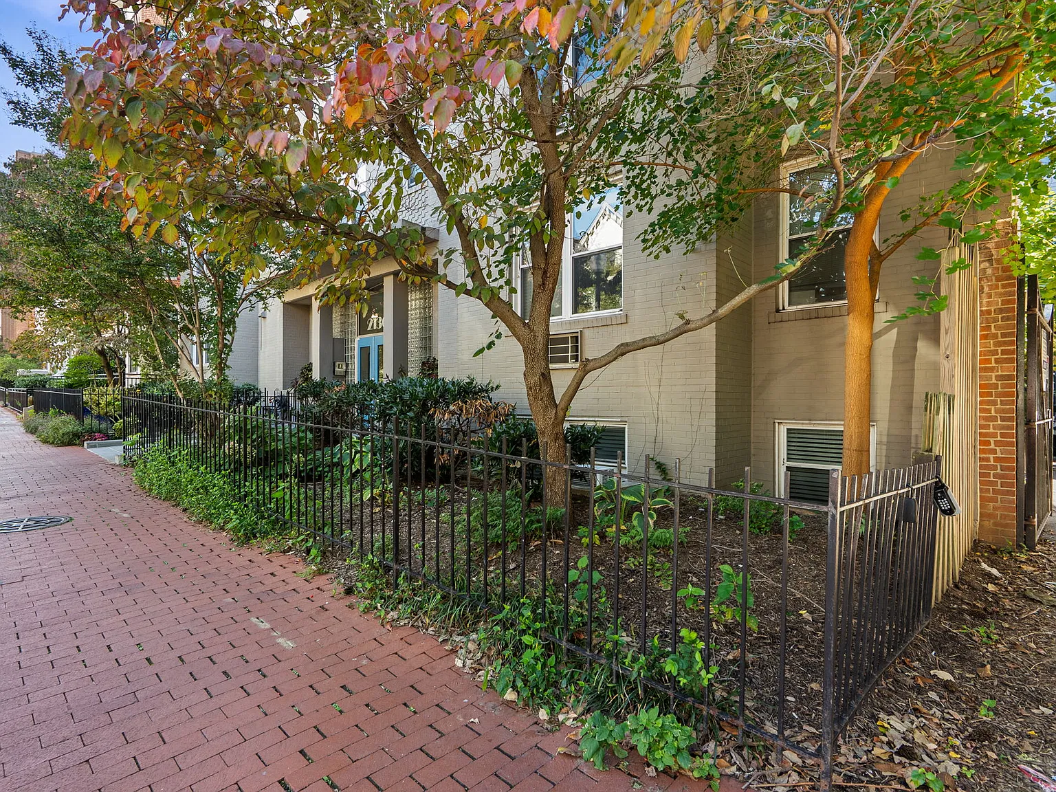 Studio, 408 sqft, $2,100 — Photo 1